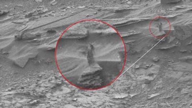 NASA'n�n Mars'tan yay�nlad��� foto�raflardaki bir detay sosyal medyada olay yaratm��, NASA'n�n ke�if arac� Curiosity'nin �ekti�i foto�raftaki g�r�nt� uzayda saklanan kad�na benzetilmi�ti.            