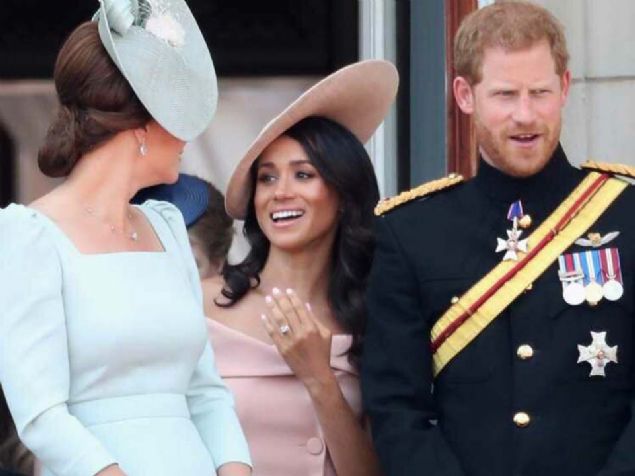 Kralie'nin hemen ardndan sralamda Prens Harry geliyor.  