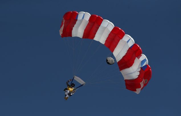 Ekibin en gen yesi 56 yandaki emekli Mustafa Kavak, paratle 1988'den beri atlaylar gerekletirdiini dile getirdi.    