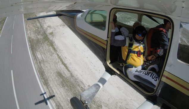 Kavak, 'Karabatak kuuna hayrandm. Ben de onun yaptklarn yapmak istiyordum. Havaclk benim iin ayr bir tutku. Etkinliklerde boy gsterip havacln yann olmadn gsteriyoruz.' diye konutu.    