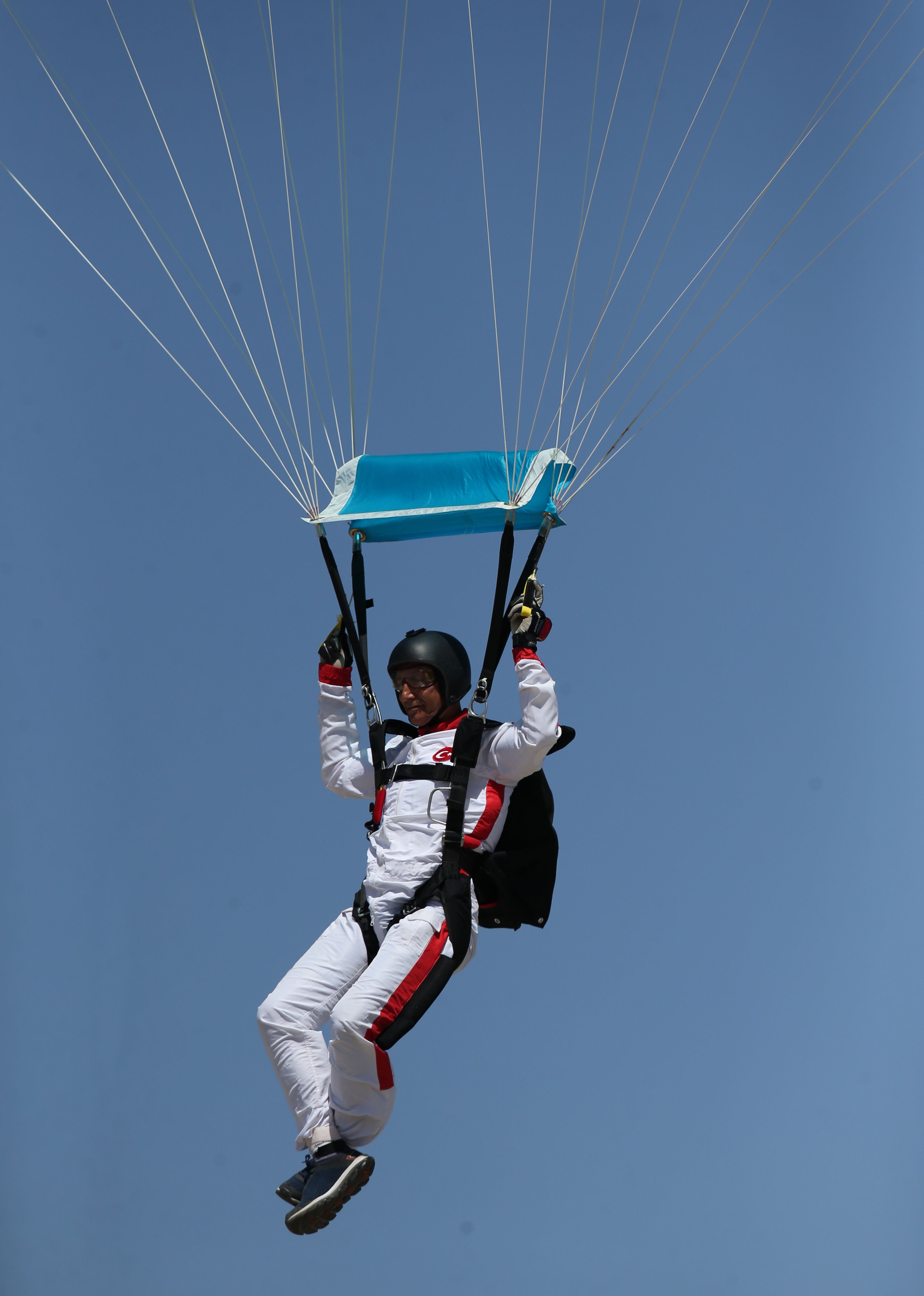 'Parat sporuna bir mddet ara verdikten sonra 2014'te 'Delianllar Parat Takm' adyla yeniden bir araya geldik. Bu kez THK'nin dzenledii 43. Trkiye Parat ampiyonas'nda birinci olduk. ampiyonluk 40 yl sonra geldi. u anda takmmz 44'nc ylnda. Paratlkten son derece keyif alyoruz. Gkyznde olmak bize gurur veriyor. 90 yana kadar paratl srdrmeyi hedefliyoruz.'    