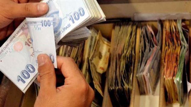 30 yl hizmeti bulunanlarn emekli ikramiyesi, 98 bin 814 liradan 123 bin 935 liraya kacak ve 25 bin 121 lira daha fazla ikramiye alacaklar. 