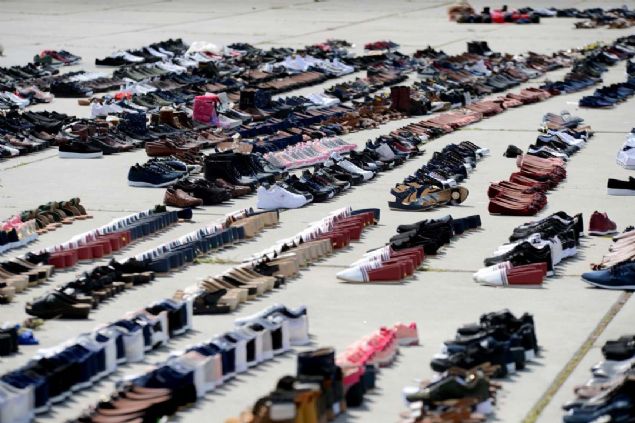 Ayakkablarmz kuruduunda kurtarabildiimiz rnlere bakacaz. Kurtarabildiimiz rnleri temizleyip bir deformasyon var ya da bozulma var m diye kontrol ettikten sonra sata tekrar sunulur hale getirmeye alacaz...  