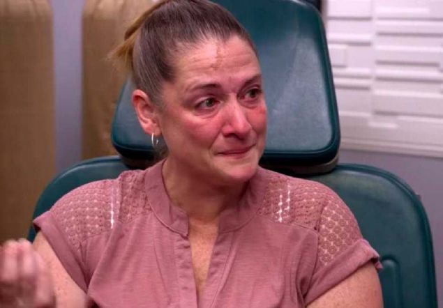 Gz yalarna hakim olamayan Lisa yaadklarn anlatt: 'Her gn byyordu. Bazen canm actyordu. Olduka hassas bir halka vard. Boynuza benziyordu.   <br><br>  zellikle de gergedanlarn boynuzu gibi, sertti. Kimsenin grmesini istemiyordum bu nedenle samn alt ksmna saklyordum. Bu ilik bana kendimi kt hissettiriyordu. Kimin kafasnda byyen ve boynuza benzeyen bir ilik var ki?'      