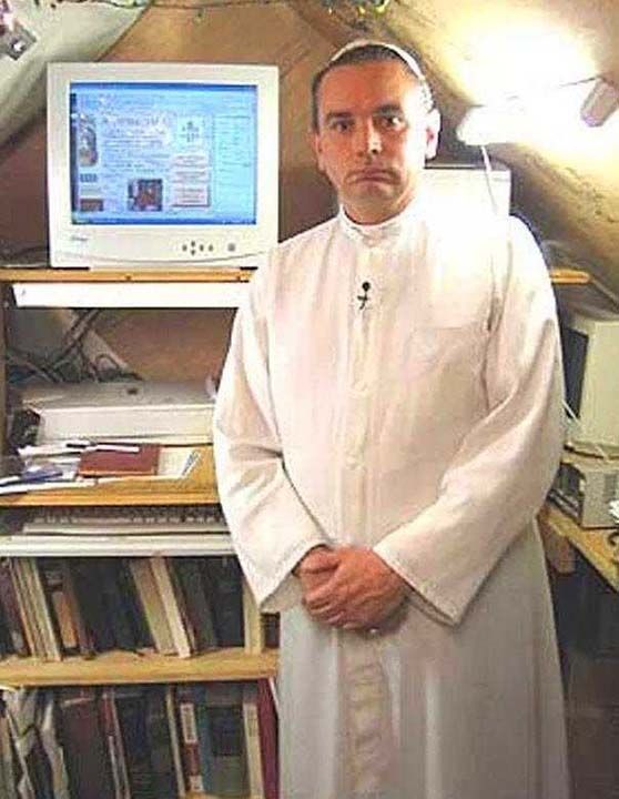 Amerikan vatanda ayrca Papa Michael olarak bilinen David Allen Bawden 1958 ylnda Papa Pius XII'den bu yana meru papa seilmediini belirterek, Katolik inancndan ayrlm. Aralarnda ailesinin de bulunduu 6 kii tarafndan papa seilmi.  