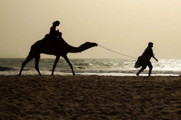 Bat Afrika lkesi Moritanya'nn bir yannda Atlas Okyanusu'na 754 kilometrelik sahil eridi bulunurken dier yannda ise Sahra l bulunuyor.  