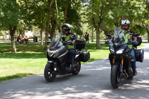 Ayrca, stiklal Mar'mz okuyup anl Trk bayramz da oralarda dalgalandrmak istiyoruz.' ifadelerini kulland.     <br><br>  (AA) 