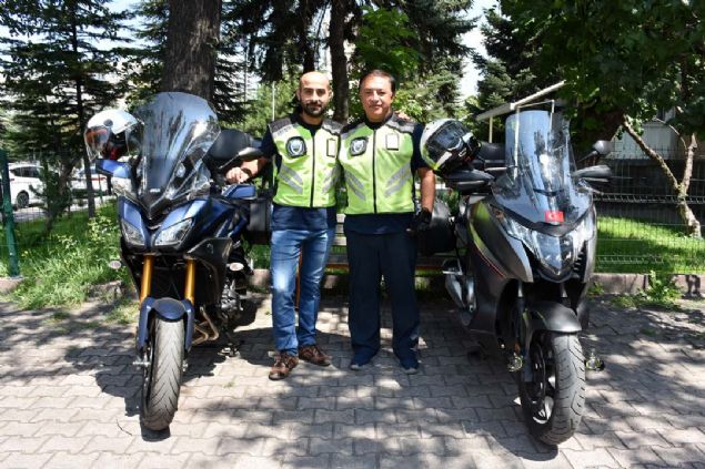 Kayseri Motosiklet Kulb (KAYMOK) Bakan da olan Mustafa ztrk ile gezgin Yusuf entrk, ehitler ansna kacaklar ve yaklak 25 gn srecek Avrupa ve Afrika turunun hazrlklarn srdryor.   