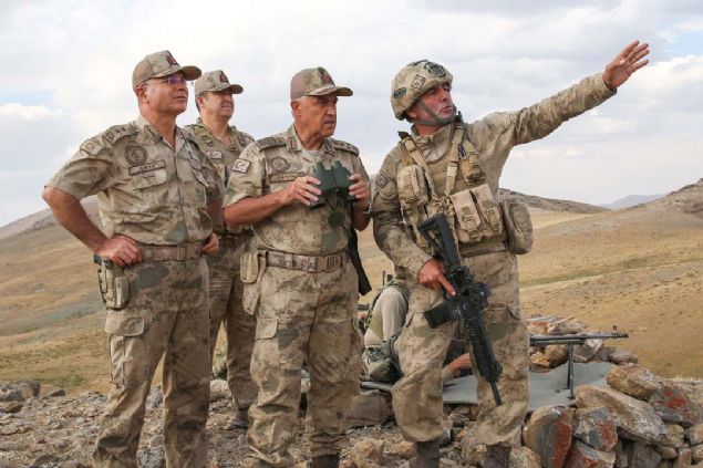 'lkemizde vatandalarmzn, milletimizin gvenliini kalc olarak tesis edeceiz. Dalar terristlerden tamamen temizlenmi durumda.  <br><br>  Kalan unsurlar varsa en ksa zamanda temizleyeceiz. Bayramzn sonsuza kadar dalgalanmas iin hep birlikte alyoruz. En ksa zamanda bu blge, tamamen terristlerden arndrlarak, yaylalar serbest olacak, kylerimizde herkes ban, bahesini rahata ekip, biecek.   <br><br>  lkemizin gelimesi, zenginlemesi iin var gcmzle alacaz. Yce milletimizin destei ve hayrl dualaryla, 82 milyonun bize verdii gven ve itimatla gcmze g katarak, mcadelemize ebediyen devam edeceiz.' 