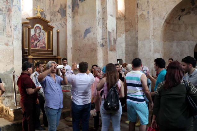 Van'n en nemli turizm deerleri arasnda bulunan Akdamar Adas'ndaki tarihi Akdamar Kilisesi bu yl 7'nci ayine ev sahiplii yapacak.  