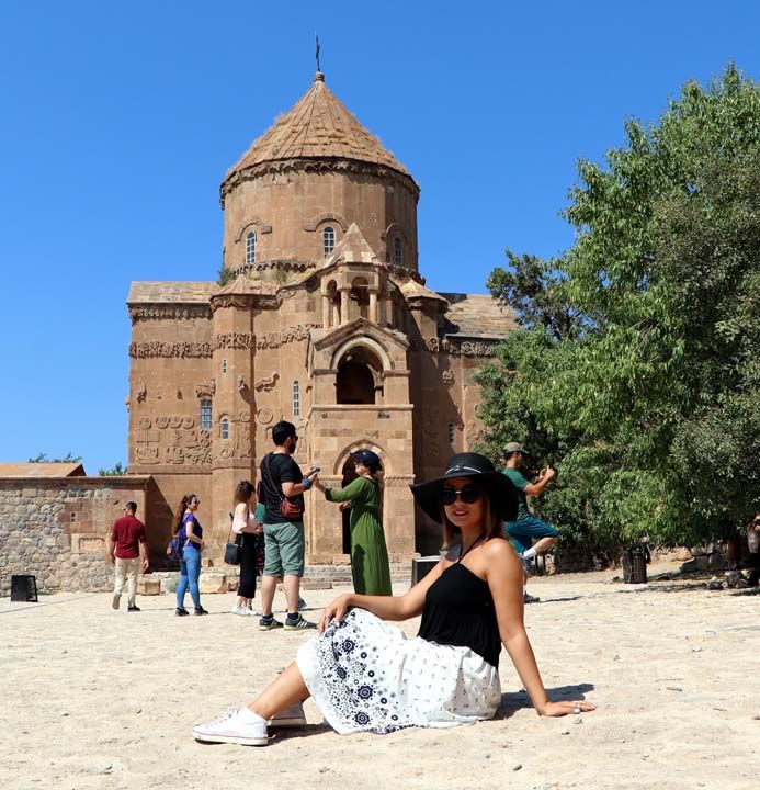 Vaspurakan Kral 1'inci Gagik tarafndan 915-921 yllarnda yaptrlan ve Ermeniler iin byk nem tayan kilisede 2005 ylnda restorasyon almalar balatld.  