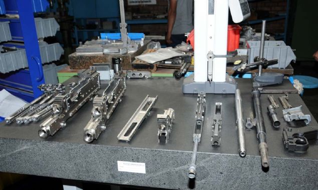 Etkili menzil 800 metre   <br><br>  PMT-76 platform makineli tfein 15 testten baaryla getiini ve mukavemet atnda 18-20 bine kadar tek namluda at yaptn aktaran Gm, unlar kaydetti:   