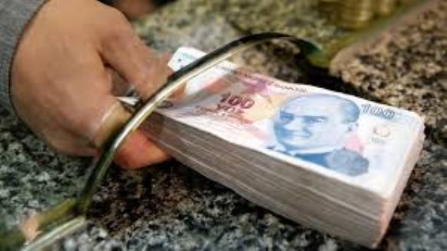 Bu kapsamda, emeklilerin maa� dosyalar�n�n yeniden tarand��� ��renildi. �nceleme sonucunda eksik �deme yap�ld��� belirlenen Ba�-Kur�lulara bu paralar iade edilecek. Maa� d�zeltilecek, geriye d�n�k eksik �denen tutarlar da toplu olarak verilecek.  