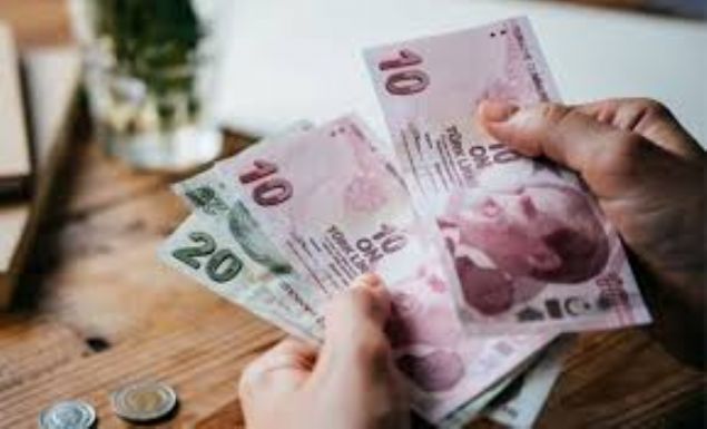 osyal G�venlik Kurumu (SGK), kay�tlar�nda bulunan emekli Ba�-Kur�lulara verilen maa�larda sehven olu�an eksiklikleri gidermek i�in d��meye bast�. 