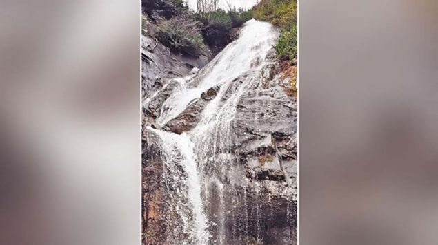 BARAJ G�L�'NDE IZGARA  <br><br>  �ok yer gezdik. �ok e�lendik. Ama art�k yemek zaman� diyor herkes, Bor�ka Karag�l'den inerken, baraj g�l� �zerinde bulunan bir restorana giriyoruz.   <br><br>  Bize harika �zgaralar haz�rlad�lar. O g�zel g�n bat�m� ile afiyetle yedik. Hepsi �ok mu lezzetliydi yoksa biz mi �ok a�t�k bilmiyorum. �ok lezzetliydi yemekler.  <br><br>  Daha ne duruyorsunuz sevgili karde�lerim, �mr�n�ze �m�r katmak i�in do�ru ye�il Artvin'e...             