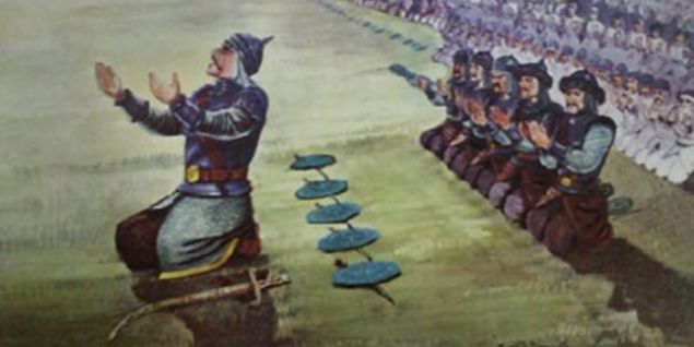 Trkmenistan seferi srasnda urad suikast sonucu hayatn kaybeden Sultan Alparslan'n elde ettii zaferle Anadolu'nun kaplarn atn vurgulayan Alican, Malazgirt yenilgisinin, Bizans mparatorluu'nun gerileme srecini balatmas asndan da nemli olduunun altn izdi. 