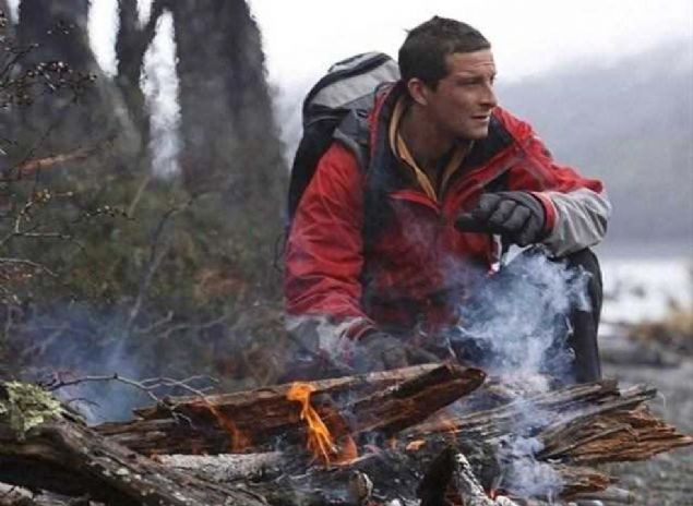 Bear Grylls zor koullarda vahi hayvanlara kar hayatta kald gnleri nanlmaz Kurtulu adl programda yaynlyordu. 