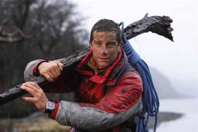 Bear Grylls, nanlmaz Kurtulu programyla dnyann dikkatini zerine ekmiti.  <br><br>  Vahi doadaki yaantsnn ekrana aktarld nanlmaz Kurtulu'un cesur ocuu olarak anlan Bear Grylls'in programnn kamera arkas grntleri ortaya kt. 