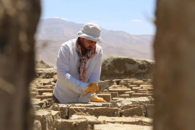 - zel har kullanmlar  <br><br>  Urartularn kale duvarlarnda kimyasal analizler yaptklarn dile getiren avuolu, 