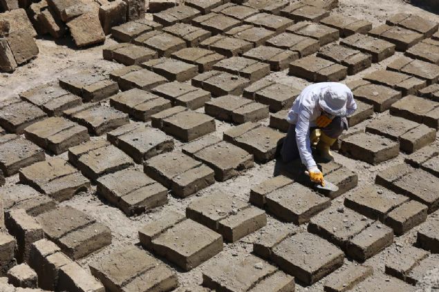 Prof. Dr. avuolu, AA muhabirine yapt aklamada, avutepe'de d duvarlarn byk ksmnn traverten talardan ina edildiini belirterek, yaklak 2 bin 800 yl gemesine ramen duvarlarn hala ilk gnk gibi kaldn syledi. 