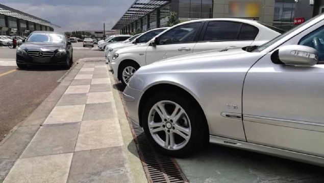 kinci el otomobil satn almak iin Ankara'ya ok nemli bir mekn kazandrlm ve zerine yaplacak iyi dzenlemelerle Trkiye'nin ikinci otomobil borsas grnmn kazanmas iin nnde ok uzun bir yol yok. stelik Esenboa Havaliman'nn 10-15 dakika uzanda iken...       