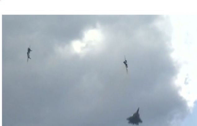 Su-57'nin takviyesiz spersonik uu, ksa mesafeli kalk ve ini, radarlara grnmezlik (hayalet) teknolojileri, kapal blmelerde silah sistemleri, sper manevra kabiliyeti gibi zellikleri bulunuyor.        