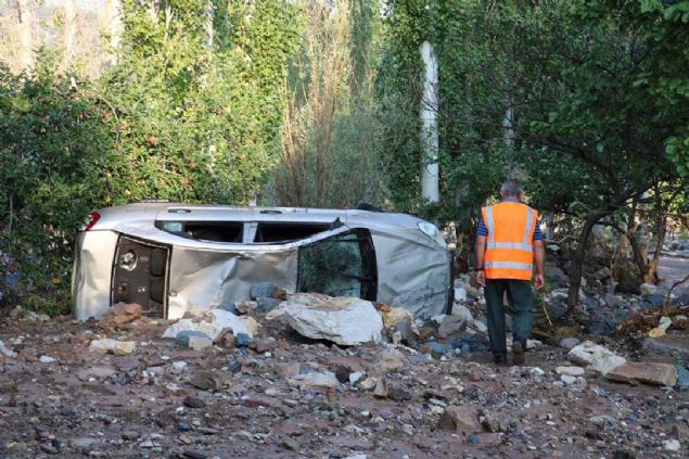 Vali Ayhan da yaral�lar�n genel sa�l�k durumlar�n�n iyi oldu�unu ifade ederek, 'Bizi sevindiren k�sm� can kayb�n�n olmamas�d�r. Devletimizin t�m imkanlar� seferber edilmi�tir. Yaral�lar�m�za acil �ifalar diliyorum.' diye konu�tu. 