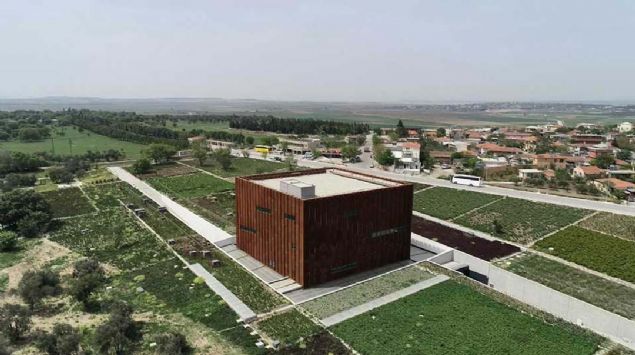 Dnyann en ok okunan dergilerinden biri olan Time'dan Troya Mzesi'ne vg. 'Dnyada Grlmesi Gereken 100 Yer' listesi hazrlayan Time, sekisinde Troya Mzesi'ne de yer verdi. 