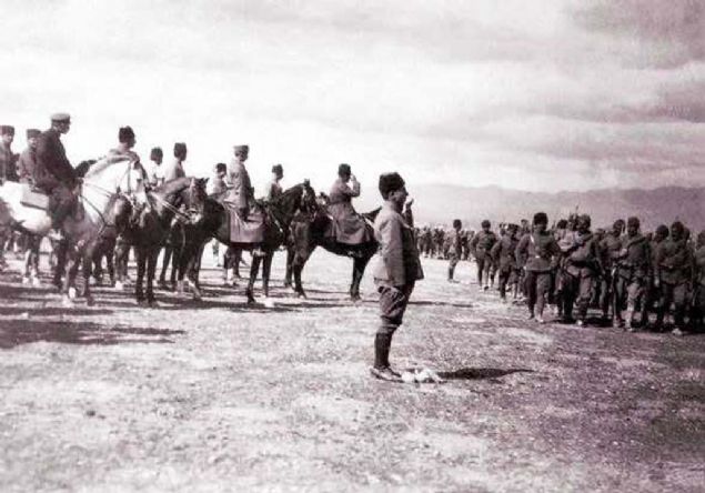 T�rk s�vari birlikleri kendilerine d��en hayati g�revi lay�k�yla yerine getirerek sava��n kazan�lmas�nda �nemli rol oynayacakt�.  