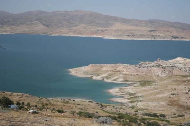 '7,5 milyon yllk gemie dayanan dnyada ei benzeri olmayan, btnl bozulmam, fillerin atasna ait, kafa btnl ve dileriyle yaklak 3,5 metrelik fosil bulundu. Yani 2 insan boyunda bir yap. Tabi bundan srler halinde binlercesi yaamtr. Kayseri'nin toprak yaps, tarihi dokusu, corafi ve jeolojik yaps yeniden gzden geirilecek duruma geliyor... 