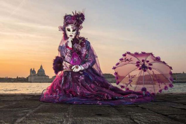 Venedik, �talya  <br><br>  Me�hur Venedik Karnaval�'n�n kat�l�mc�lar�ndan.   