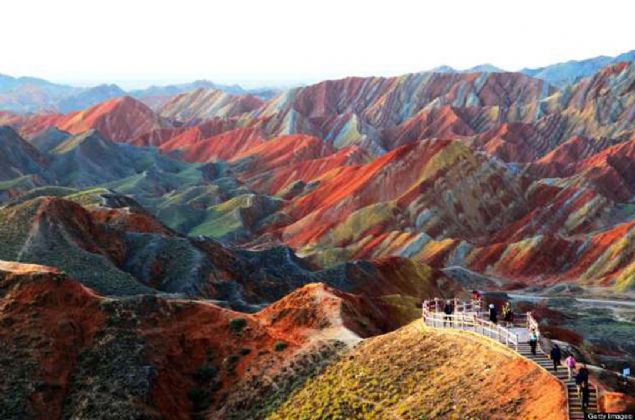 G�kku�a�� Da�lar�, �in  <br><br>  �in'in Gansu   b�lgesinde bulunan Zhangye Danxia Mill� Park�'nda, kum ta�� ve �e�itli minerallerin 24 milyon y�ll�k bir �aban�n sonunda ald��� ola�an�st� h�l.     