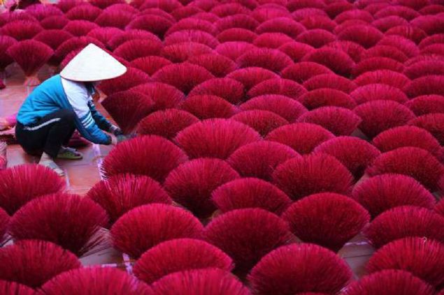 Hanoi, Vietnam  <br><br>  Kurutulan t�ts� �ubuklar�.   