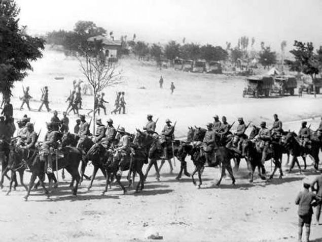 Mustafa Kemal'in ateiyle, vatanlarna sahip kan Anadolu halknn yaratt mucizeye fotoraflarla tanklk edecek, bu byk destana ortak olacaksnz. 