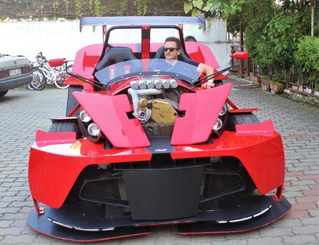 Milyonluk otomobillerle yaracak kadar k ve kaliteli olan otomobili grenler sahibine 'Satlk m' diye soruyor. 