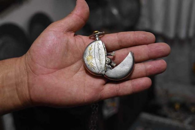 Koleksiyonu i�in toplad��� �akmaklar�n, Osmanl� d�neminde 'R�sumat' olarak adland�r�lan vergilendirilmi� �akmaklar oldu�unu belirten �elik, �Profesyonel olarak 8 y�ld�r antika topluyorum. Daha �nce �ocukluktan bir merak�m vard�. Televizyonda posta pulu, para koleksiyonu yapan insanlar� g�r�yordum. 