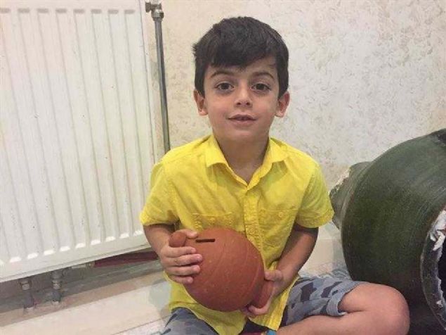 K�pe para atmaya ba�lad�klar�nda bu kadar paran�n birikece�ini tahmin etmediklerine i�aret eden �zye�il, 'O zaman babam bu k�p� eve getirdi�inde ne oldu�unu sordum. Kendisi de 'Bu, sizin gelece�iniz' diyerek kumbaraya para atmam�z� s�yledi. Kumbaraya bozuk para att�k.' dedi.  