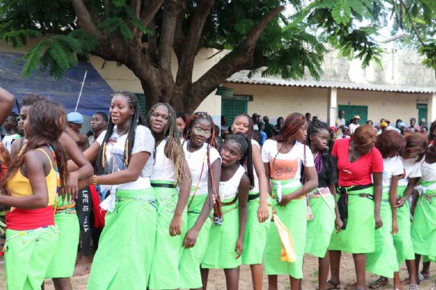 Oussouye'de y�netim: Kral, ihtiyar heyeti ve kutsal ruhlar  <br><br>  En eski kay�tlar 1900'lerin ba��na kadar gitse de Oussouye Krall���'�n�n tarih�esinin y�zy�llar �ncesine dayand��� d���n�l�yor.      