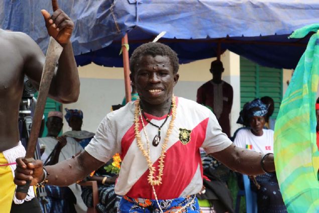 Halk� y�netme kabiliyeti olmayan bir ki�i bulunmad���nda, taht bo� kal�yor. Eski Kral �ld���nde Oussouye Krall���, 16 y�l (1984-2001) ba�s�z kald�.      