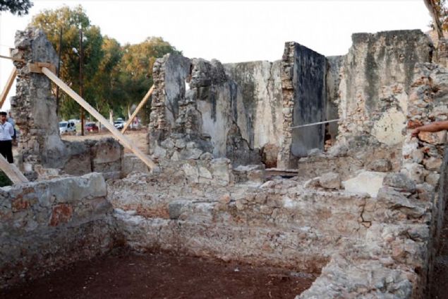 'NEREDEYSE BUGNK CEP TELEFONUNA BENZER BR SSTEM'  <br><br>  Karalolu, Trk milletinin her ada, ann gerekleri neyse onun peinde gittiini vurgulad. O gnn son teknolojisi olan telsiz telgrafn birinin burada dierinin Trablusgarp Derne'de olduunu aktaran Karalolu, yle devam etti:  