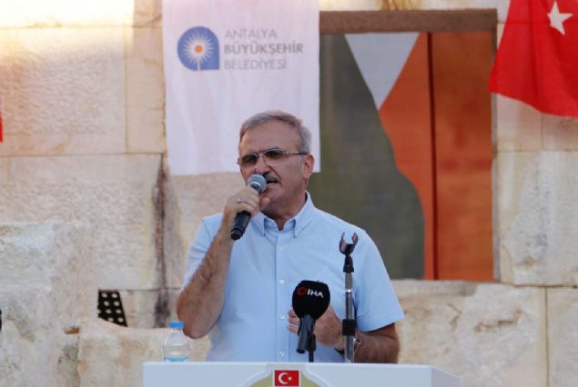 Patara Meclis Binas'nda gerekletirilen '1. Patara Telsiz Telgraf Bulumas'nda konuan Antalya Valisi Mnir Karalolu, tarihi mirasn korunmasnn ve gelecek nesillere aktarlmasnn ok nemli olduunu syledi.   