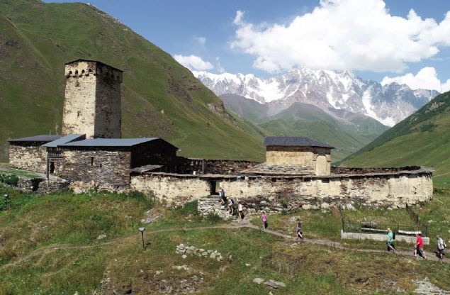 Yukar Svaneti olarak da bilinen Uguli, Grcistan'n Svaneti blgesinde Kafkas Dalar'nn en yksek zirvelerinden hara'ya alan Enguri Geidi'nin giriinde yer alyor ve Svan kuleleriyle korunan drt kyden oluuyor.  