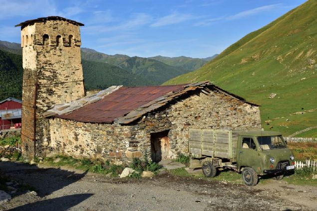 - 'Hayal dnyasn gereklie tayan bir ortam var'  <br><br>  ukurova Doa Gezginleri Spor Kulb Ynetim Kurulu yesi Rza Diner, AA muhabirine yapt aklamada, 17 kiilik bir grupla Svaneti blgesine geldiklerini syledi.  