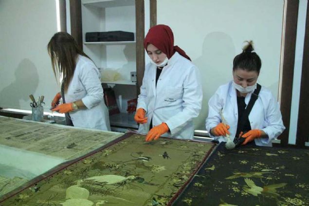 Buradaki gazetelerin 1870 y�l�ndan 1887 y�l�na kadar de�i�en aral�klarda oldu�u o zamanki Japonya hakk�nda bize bilgiler veriyor. Bu kup�rlerin ne anlama geldi�ini inceledik ara�t�rd�k... 