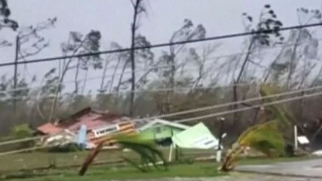 Abacos'ta drt felaketzedenin lmden kurtulduu anlarn video kayd, dnya apnda ses getirdi.     