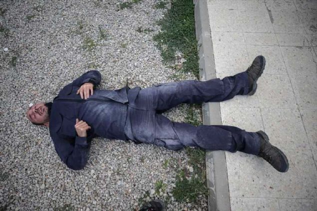 Uygulamal eitimlerde, kursiyerler deprem blgelerinde neler yapabileceklerini ve olas kurtarlma senaryolarnda nasl davranmalar gerektiini grd. 