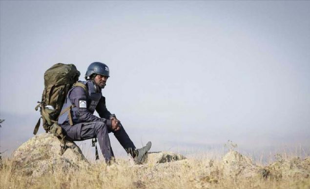 Polislerce dzenlenen baskn tatbikatlarna kar kursiyerler, senaryo gerei alkonulmamak iin srayla sabaha kadar nbet tuttu. 