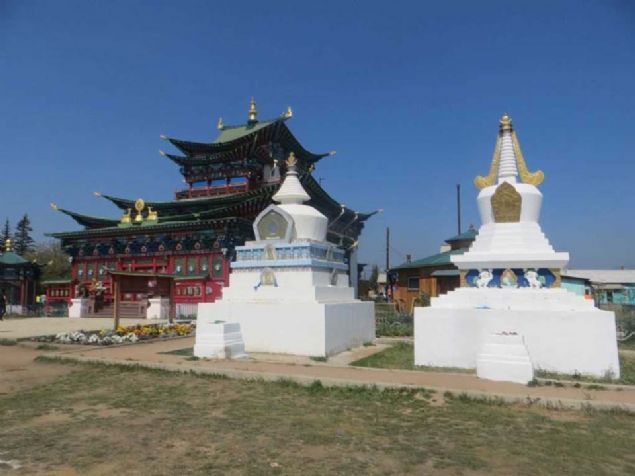 Rahibin lmn izleyen yllar Rusya'da tm inan gruplar iin olduka zor ve sancl zamanlardr; zelllikle de Moolistan snrnda bulunan Buryatya gibi bakmsz ve fakir bir lke iin.   <br><br>  Stalin ynetimindeki Sovyetler Birlii, o dnemde tm dini inanlar basklam, yzlerce budist rahibi idam etmi ve toplamda 46 budist tapnan yerle bir etmitir.    