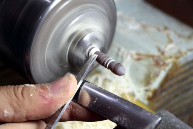 Yapt���m�z tespihleri koleksiyonculara teslim ediyoruz. Ge�mi�in zengin sofralar�n� s�sleyen b��ak, ka��k, �atal saplar� bug�n tespih olarak kullan�l�yor.' 