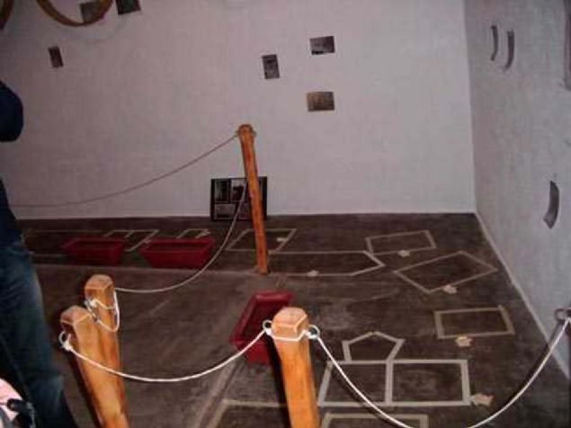 1972 yl balarnda kasabaya Madrit'ten Prof. German de Argumosa, arkada Jaen Vilayet valisinin ricas zerine gelmitir.  <br><br>  Argumosa, ok tannm bir Parapsikoloji uzmanyd ve kendisi ilk defa spanya'da 'Madrid de Club Yelmo' adl aratrma merkezindeki laboratuardaki teki alemden gelen varlklara ait sesleri kayt etmiti.       